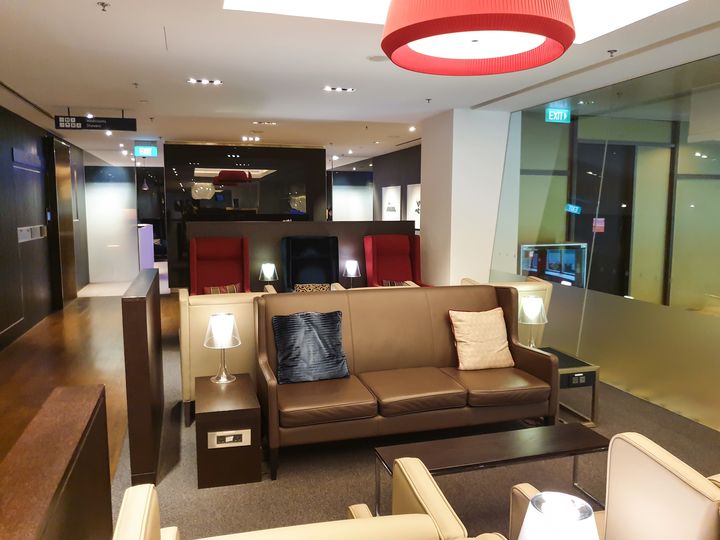 Seating near the entrance of the British Airways Singapore Lounge